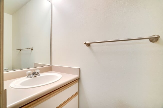 Building Photo - 3bd/2ba Duplex in Puyallup