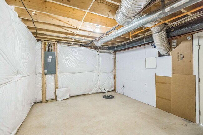 Building Photo - 8327 Legacy Cir E