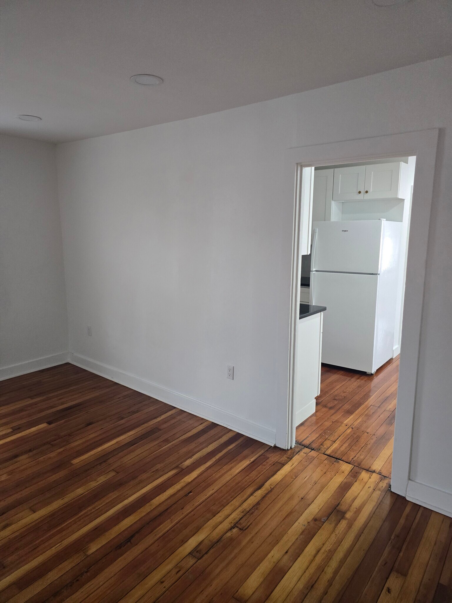 Building Photo - 56 Burnham St