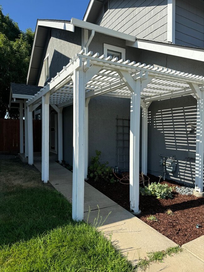 Building Photo - 239 Almondtree Ln