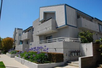 Building Photo - 1935 Corinth Avenue,