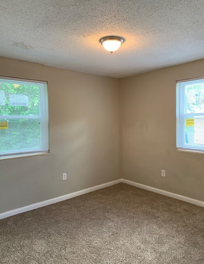 Building Photo - Beautifully Updated 3-Bedroom Home in Nort...