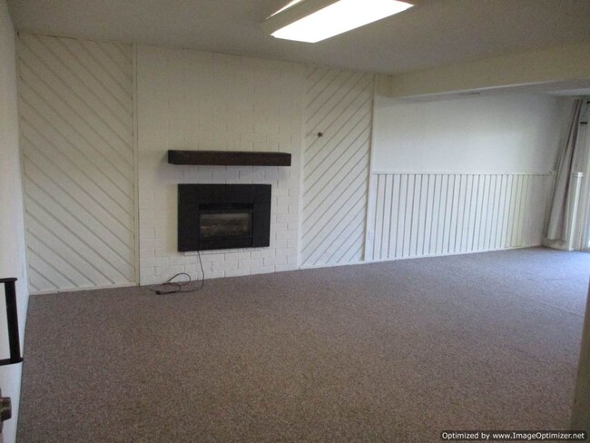 Building Photo - 4 Bedroom w/ Bonus room in Downtown Gig Ha...