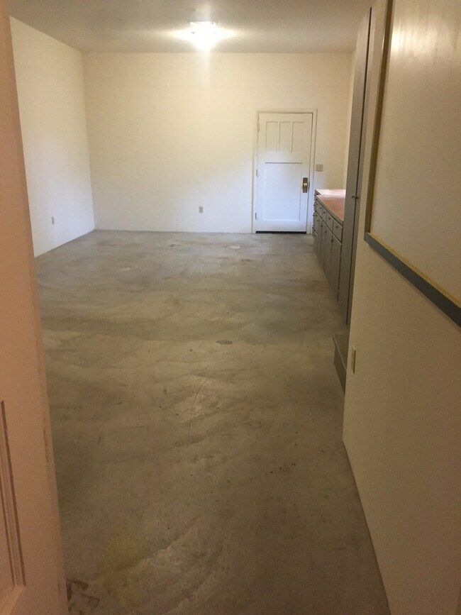Building Photo - *Charming 2 bdrm, 1 bath home Ready NOW!