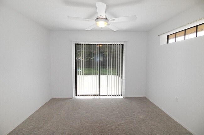 Building Photo - 832 Golf Dr