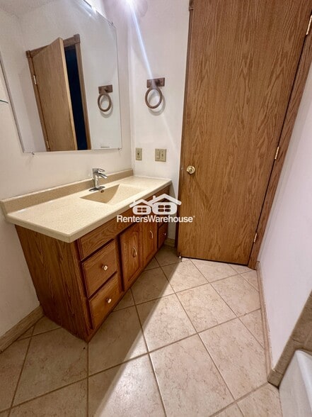 Building Photo - 4933 Crestview Rd