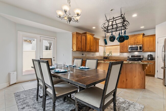 Building Photo - 4 Bedroom/ 4 Bathroom Home In Draper