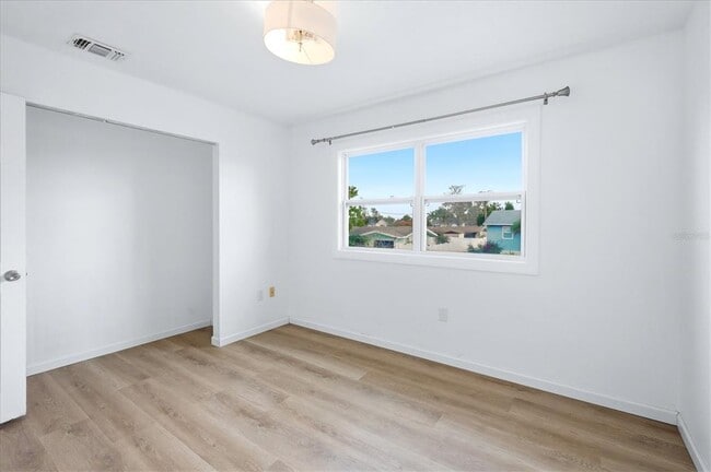 Building Photo - 515 46th St W