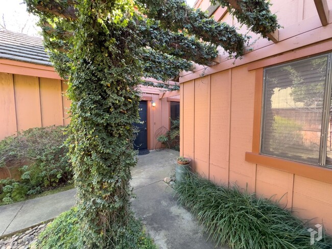 Building Photo - Beautiful Cal Park Rental Property!