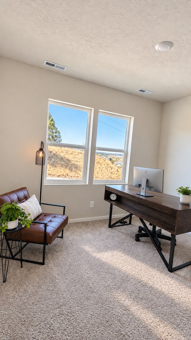 Building Photo - Liberty Lake Vue