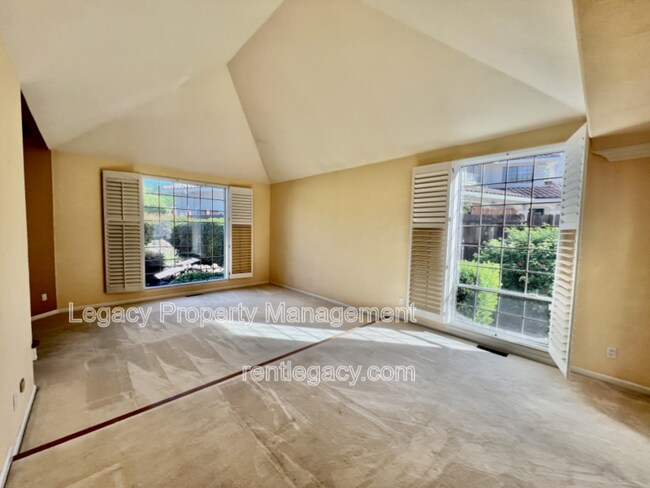 Building Photo - 2552 Cotswold Hill Dr