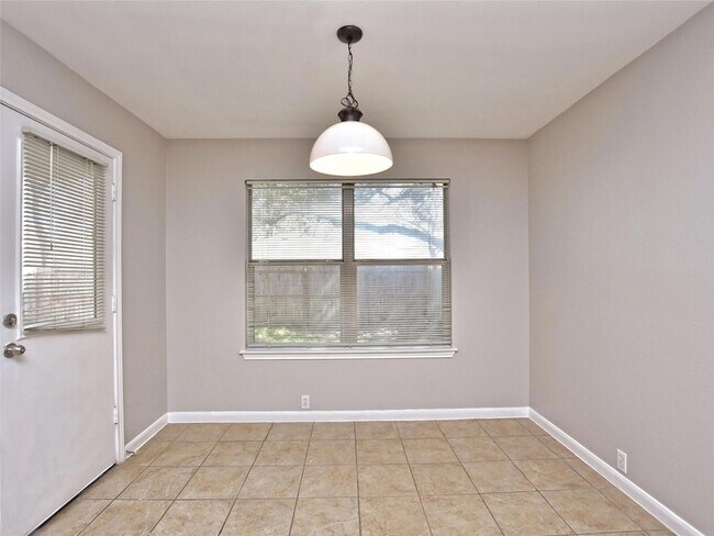 Building Photo - 2300 Amy Lynn Ln