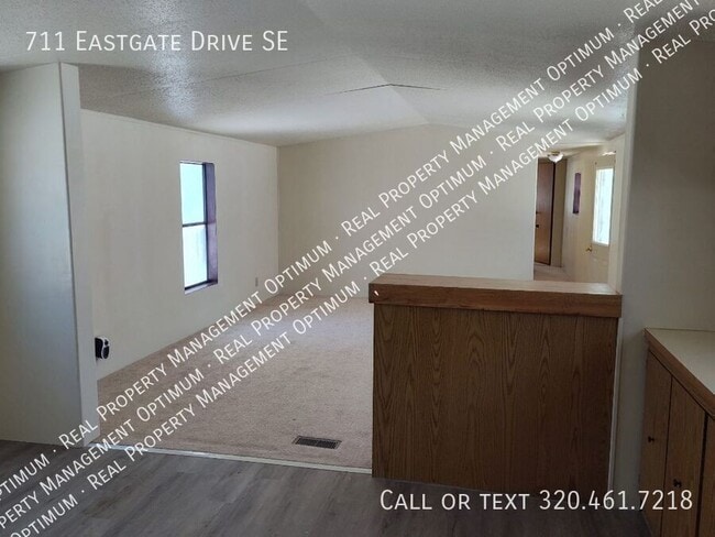 Building Photo - 711 Eastgate Dr SE