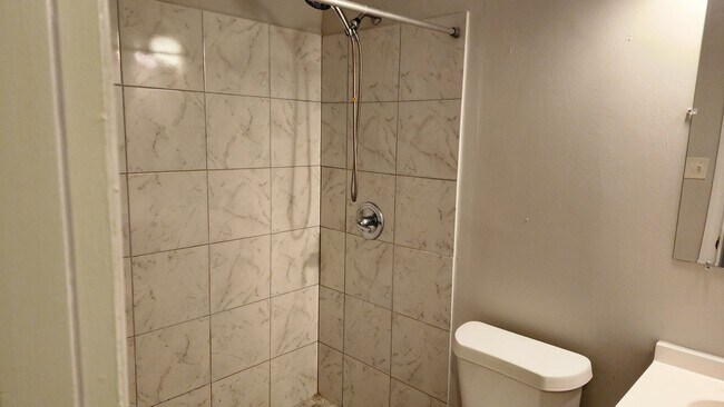 Building Photo - Turn the Key to Comfort & Convenience. MOV...