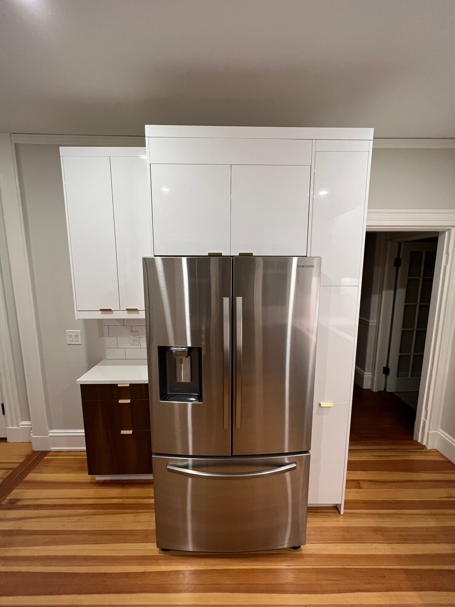 SS fridge - 9 Waldeck St