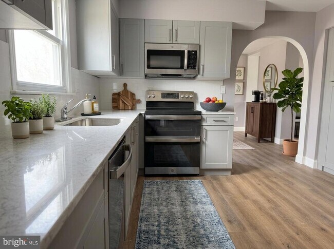 Building Photo - 53 N Post Rd