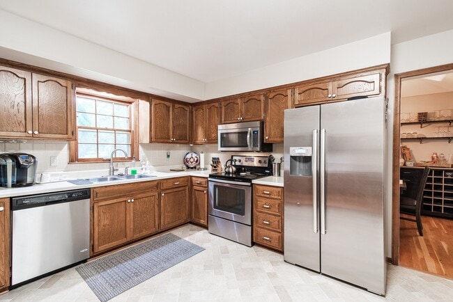 Building Photo - 3 Bed 2.5 Bath in Overland Park Nall Hills