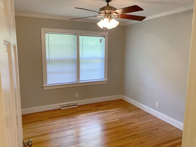 Building Photo - Beautiful 4 Bedroom 2 Bathroom home in the...