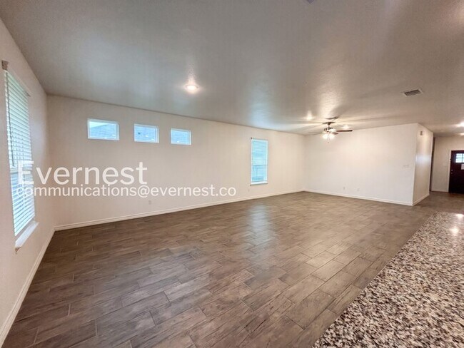 Building Photo - 853 Freedom Cir