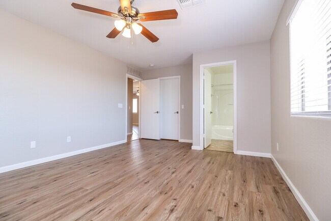 Building Photo - 25675 W Satellite Ln