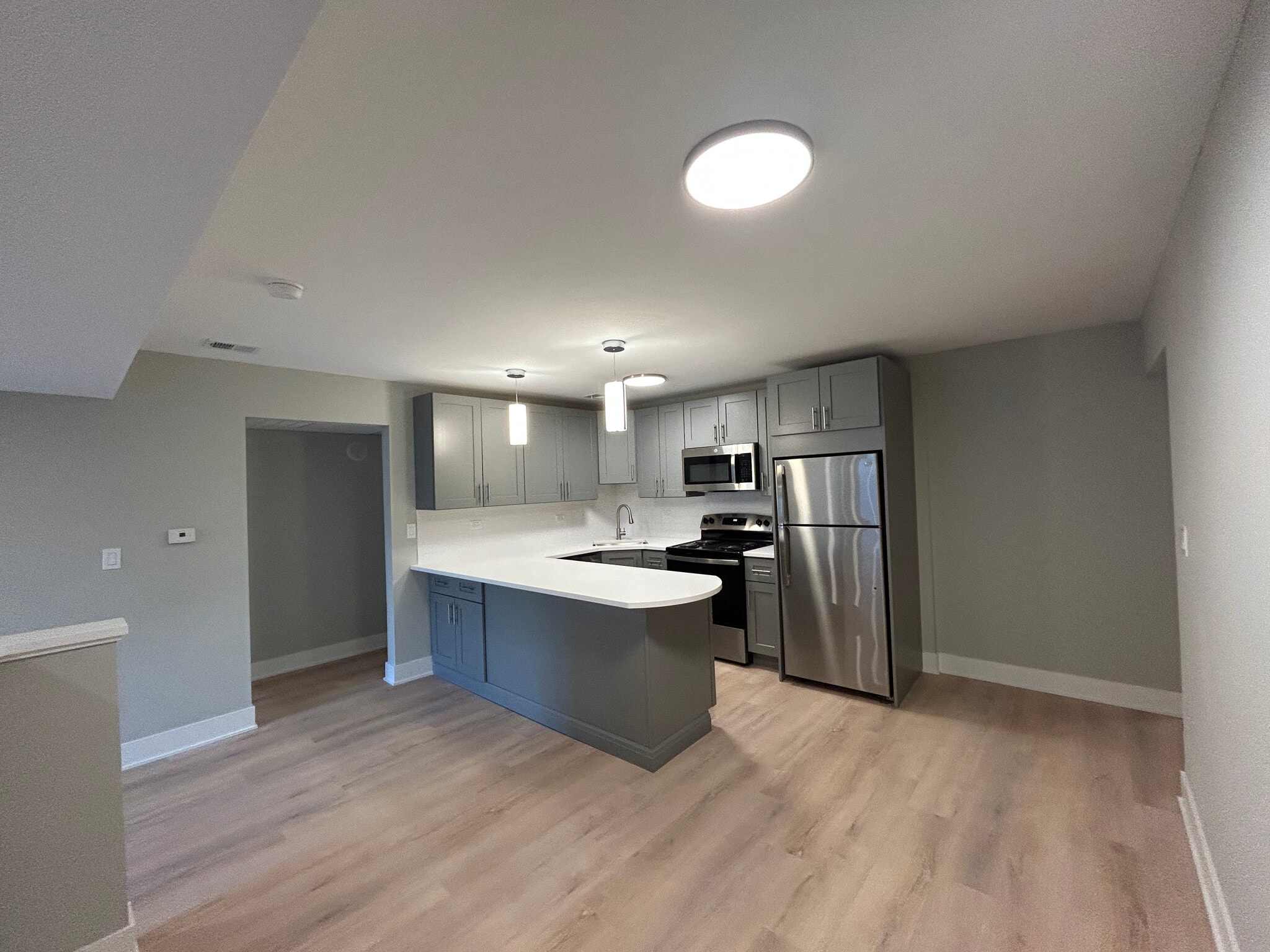 Building Photo - 1214 N La Salle Dr