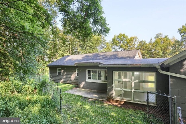 Building Photo - 2052 Foxianna Rd