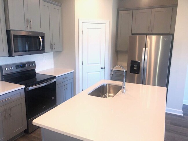 Building Photo - Newer Townhome with 1 Car Garage in Braemar Village! COMING SOON!