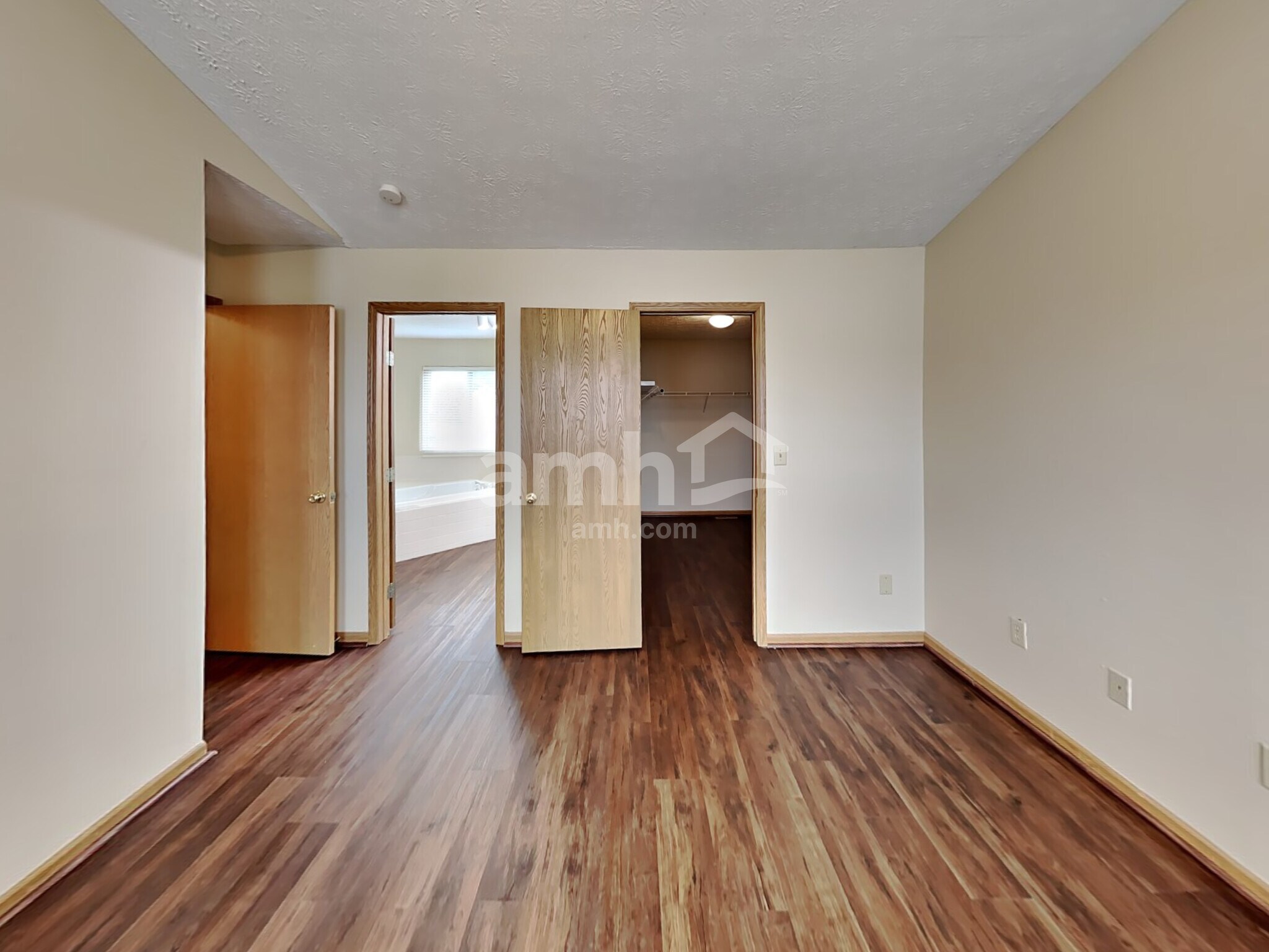 Building Photo - 8438 Lucerne Dr
