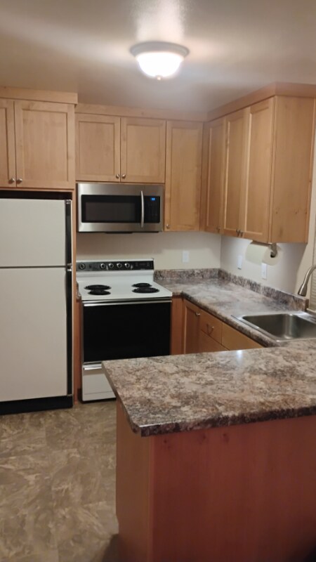 Building Photo - 8732 Woodman Way