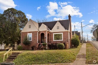 Building Photo - Luxuriously Renovated 3 Bedroom 1 Bath Hom...