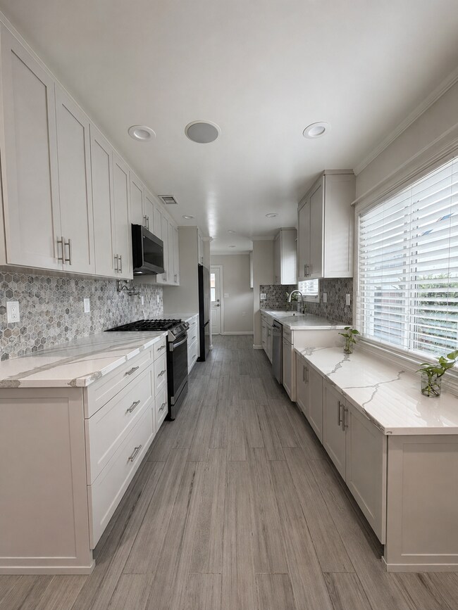 Building Photo - East Long Beach 3 bedroom 2 bath w/ bonus room