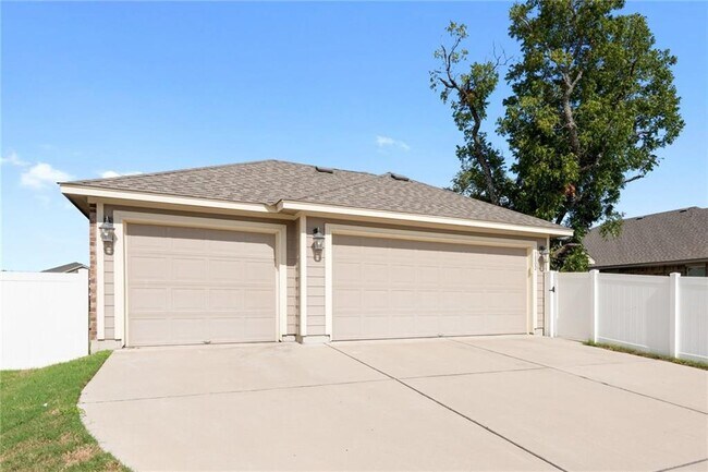 Building Photo - 1802 Discovery Blvd