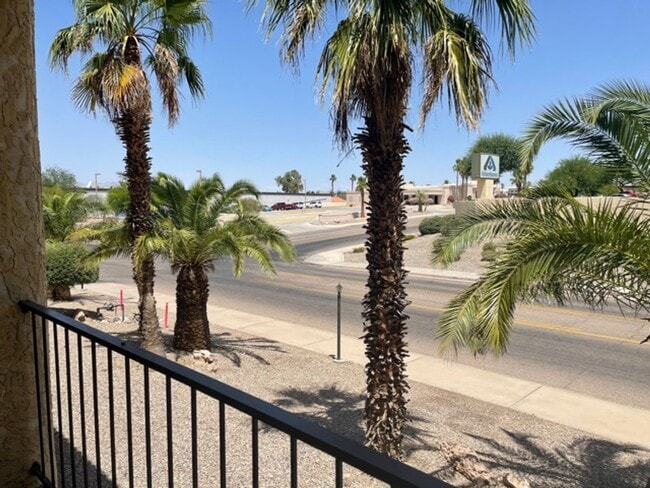 Building Photo - El Condo unit 1 bed, 1 & 3/4 bath