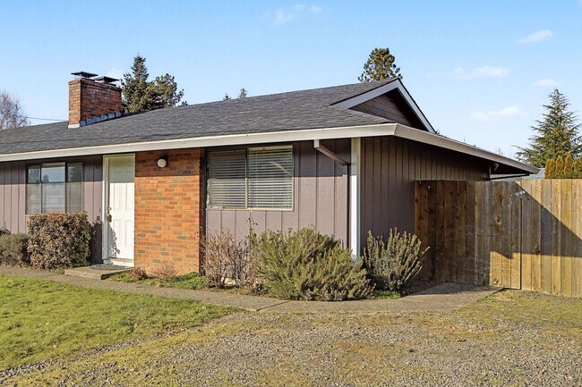 Building Photo - BRUSS01