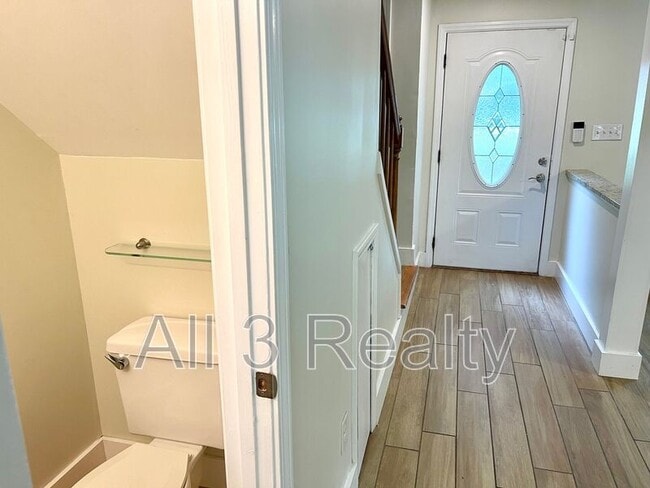 Building Photo - 696 Redland Dr