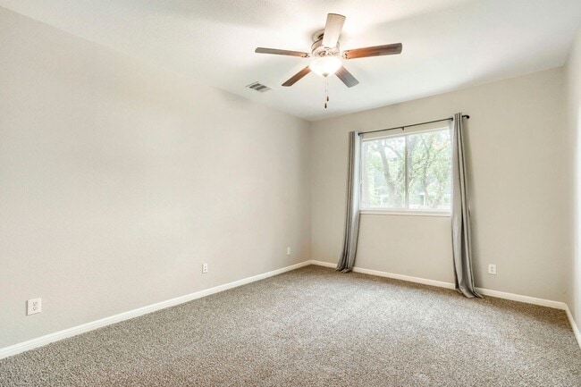 Building Photo - First time rental! Large home!