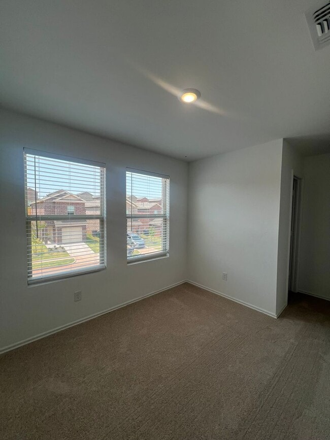 Building Photo - REDUCED RENT!!! Available Now! 4-Bedroom, 3-bath home in OKC!