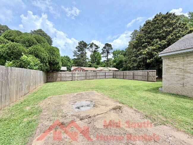 Building Photo - 4011 Double Tree St