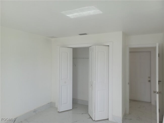 Building Photo - 1102 SW 15th Terrace
