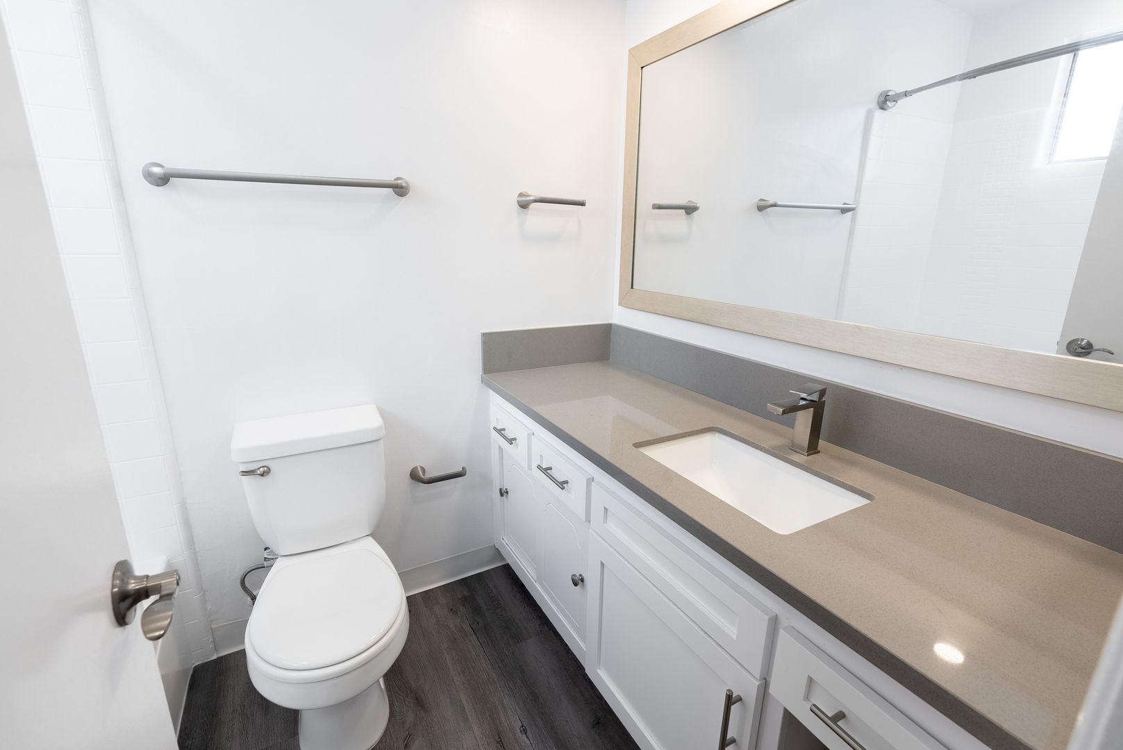 Interior Photo - 312 S Willaman Dr