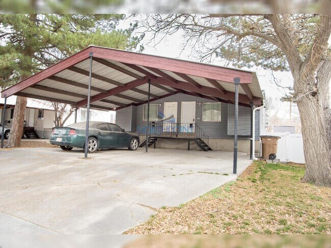 Building Photo - 2BR/1.5BA | Newly Renovated House Duplex | Private Backyard |  In International Peace Garden!