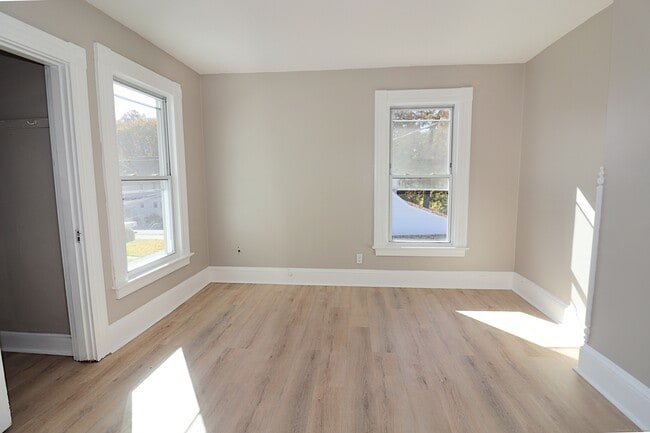 Building Photo - 154 Hawthorne Ave