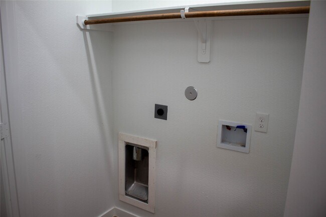 Building Photo - 106 Runnels St