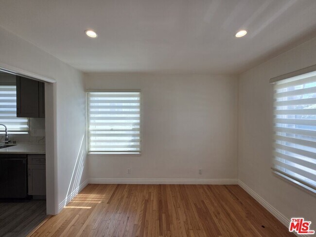 Building Photo - 102 Gaviota Ave