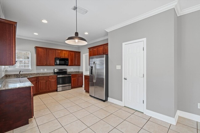 Building Photo - 27572 Claiborne Cir