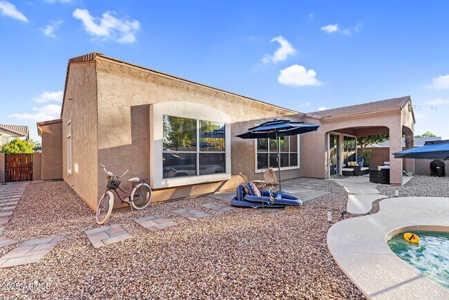 Building Photo - 10226 E Lakeview Ave