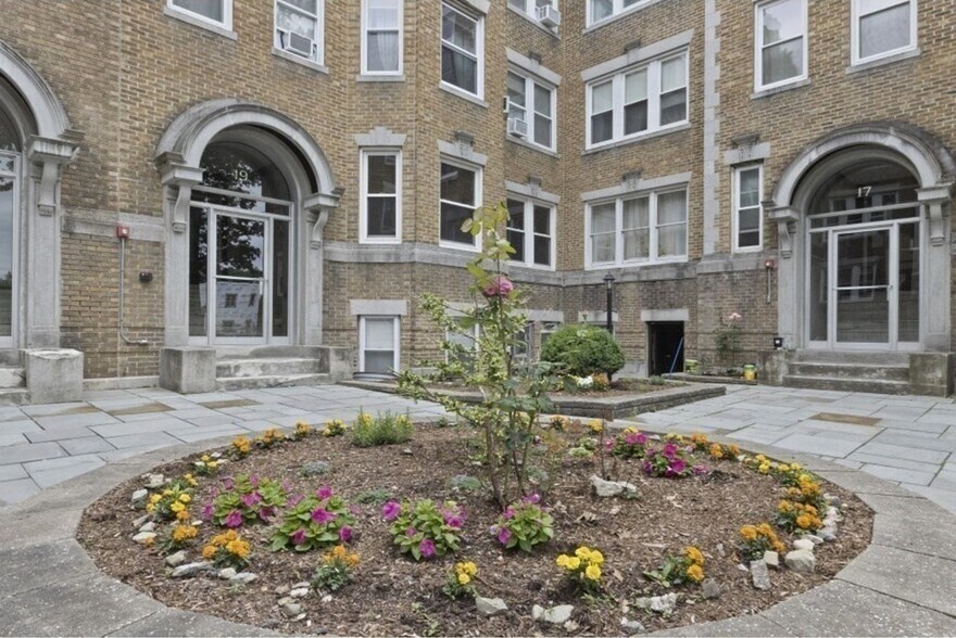 Building Photo - 19 Westbourne Ter