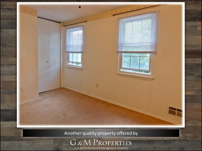 Building Photo - Two Bedroom, One and a Half Bath Townhouse - Close to U of R/ Strong