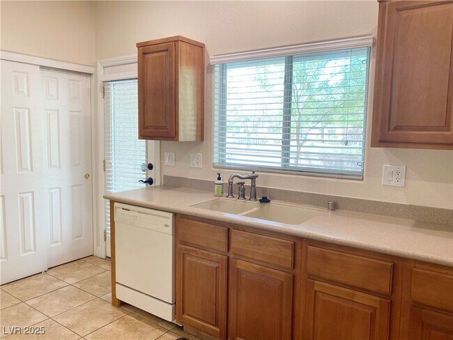 Building Photo - 4821 Longshot Dr