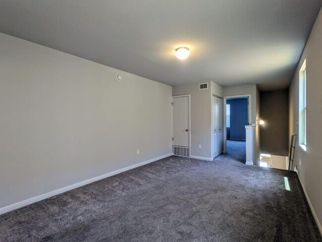 Building Photo - 196 Martha Ln